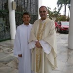 Dom José com o seminarista Edemilson Conzatti, à entreda da Catedral São Paulo Apóstolo, Blumenau 