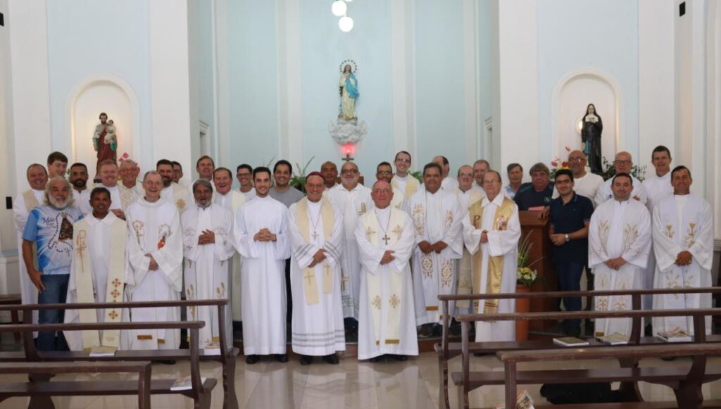 Padres Da Diocese De Blumenau E Dom Rafael Biernaski, Bispo Diocesano ...