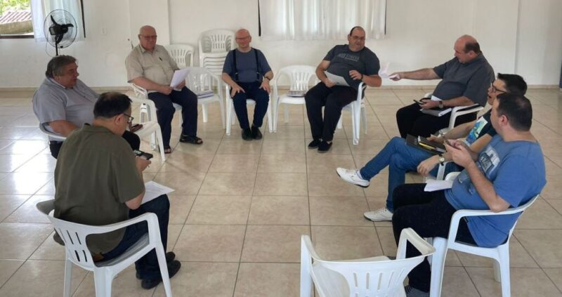 Padres da Comarca Pastoral de Timbó reuniram-se nas dependências da Igreja Matriz São Francisco de Assis, Indaial.