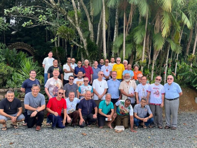 Fraternidade Sacerdotal Jesus Cáritas de São Carlos de Foucauld realiza retiro nacional em Blumenau, SC